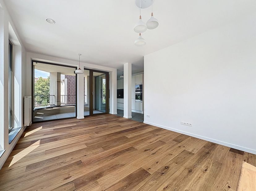 Tel : 0456 12 69 37 / E-mail : kilian.f@weinvest.be<br />
We Invest vous propose en exclusivité un magnifique appartement de 93 m², situé dans une zon