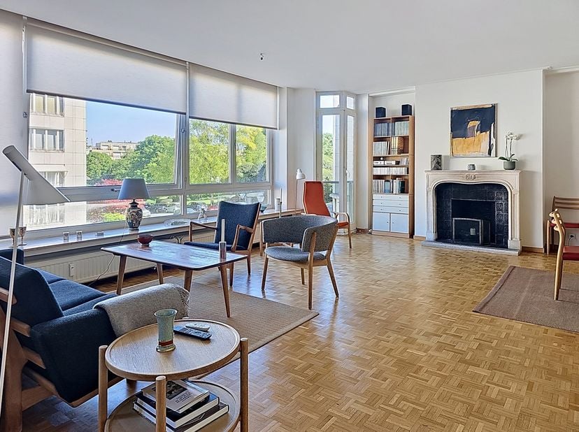 Ixelles – wijk Jardin du Roy: Dit lichte appartement, gelegen in een van de meest gewilde buurten, biedt circa 160 m² woonruimte en een warme, elegant