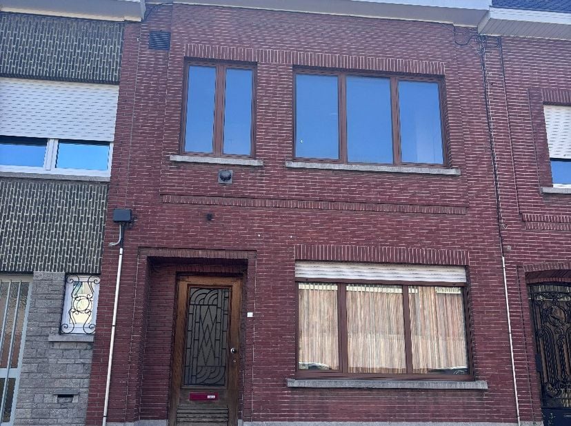 Maison à rénovée avec jardin et sortie à DadizeleEst ce-que vous êtes à la recherche pour une maison avec beaucoup du potentièle? Puis, ce bien avec j