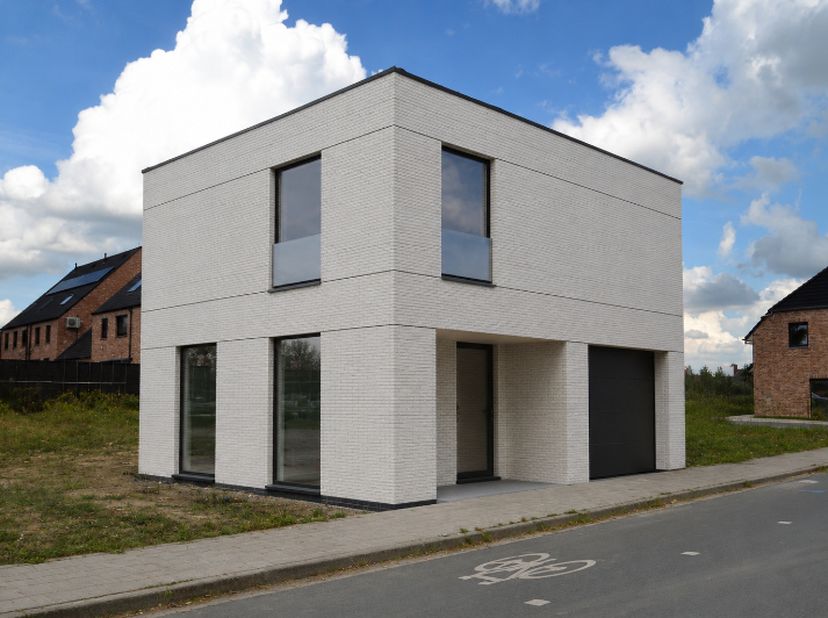 Moderne nieuwbouwwoning in aanbouw op 378 m² te Ledegem<br />
Nieuwbouw met inspraak in de afwerking – 3 slaapkamers – tuin – warmtepomp – zonnepanele