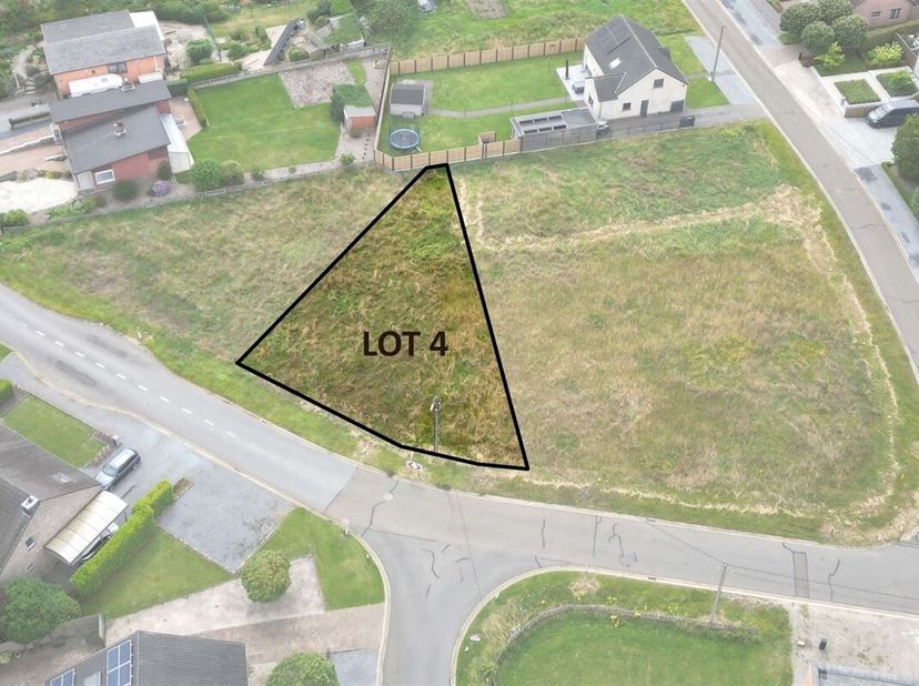 Rustig gelegen bouwgrond voor open bebouwing van 5a 96ca<br />
Omgeving:<br />
+ Groen en centraal gelegen<br />
+ Vlakbij het natuurreservaat Vallei