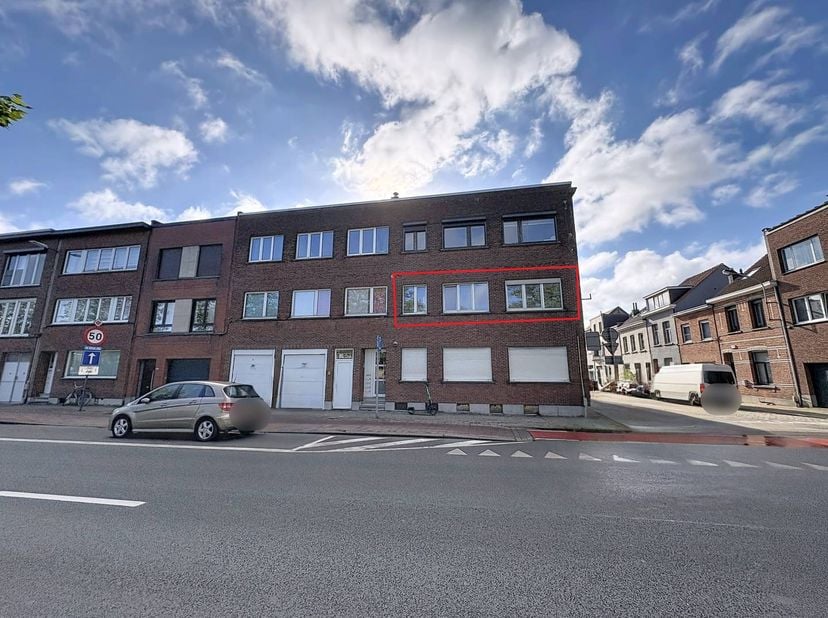 Bent u op zoek naar een instapklaar appartement met een overvloed aan natuurlijke lichtinval? Dit prachtig onderhouden hoekappartement in Wilrijk bied
