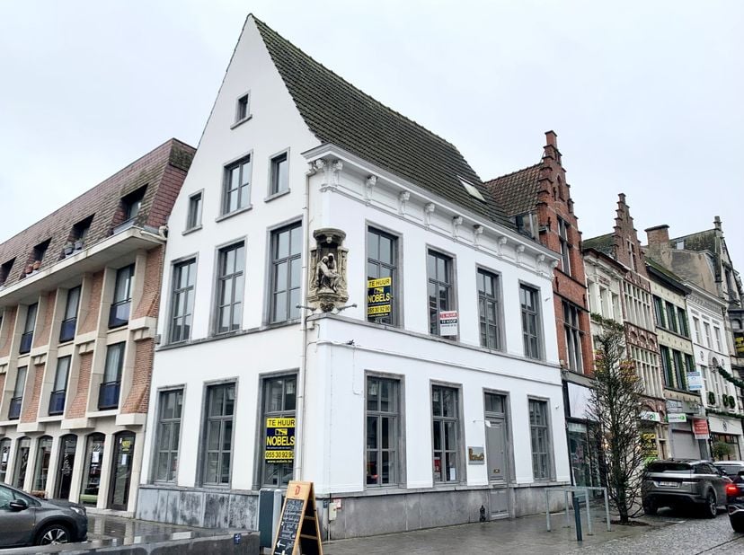 Te huur, multifunctioneel handelspand gelegen in het stadscentrum van Oudenaarde<br />
<br />
Dit EXCLUSIEF HANDELSPAND is te vinden in het centrum va
