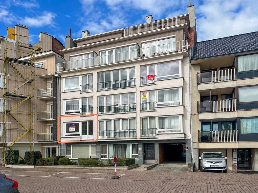 Voor meer informatie of een bezoek, contacteer Michiel Debruyne op 0490/45 16 99.<br />
<br />
Gelegen op de eerste verdieping van een kleinschalige r