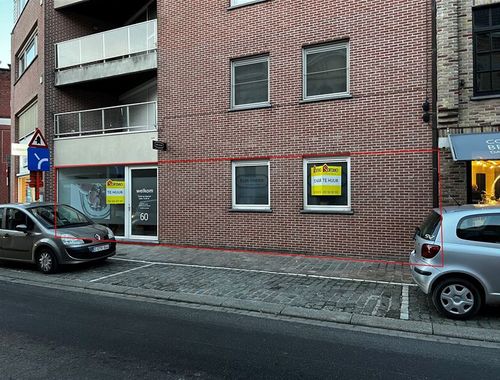                                         Bien commercial à louer à Roeselare, € 930
