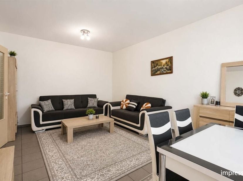 Gelijkvloers appartement met tuin en garagebox te koop!<br />
Ligging: Dit aangename gelijkvloerse appartement is gelegen in de Doornstraat te Wilrijk
