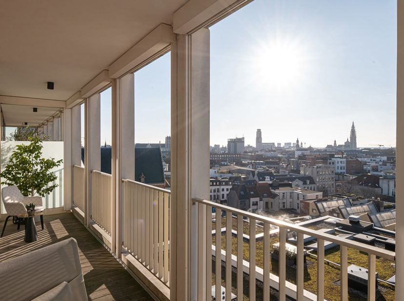 Luxueus wonen met panoramisch uitzicht nabij het Eilandje<br />
Ontdek dit uitzonderlijk afgewerkte penthouse waar architectuur, licht en verfijning s
