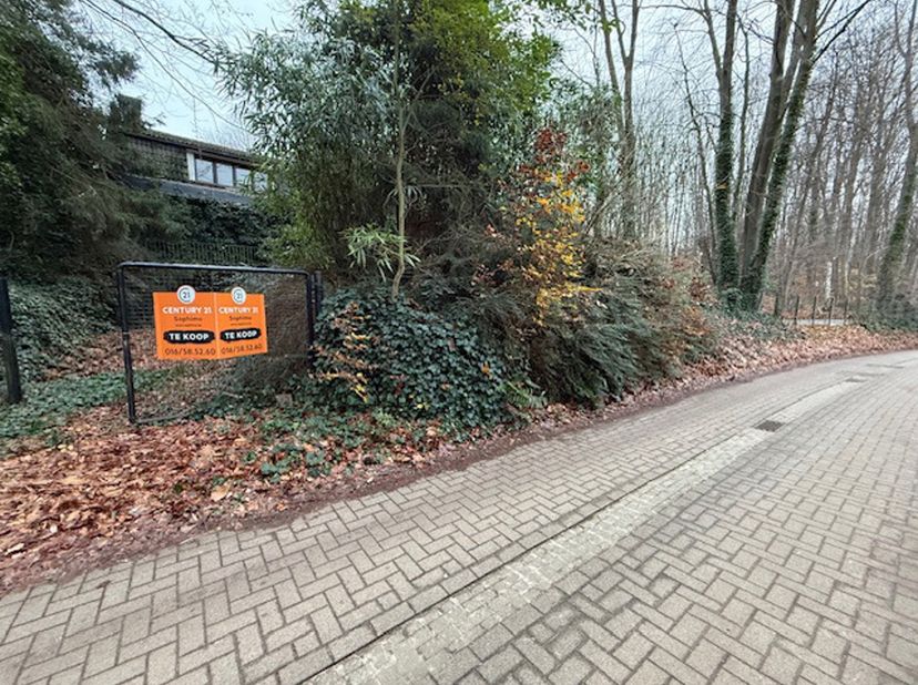 Deze woning, gelegen in de rustige en groene omgeving van Heikant in Rotselaar, bevindt zich in af te breken staat maar biedt een uitstekende kans voo