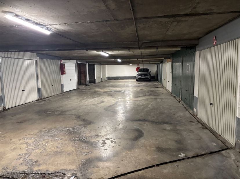 Garagebox te koop in Deurne<br />
Deze garagebox bevindt zich op de Bisschoppenhoflaan te Deurne. <br />
De box maakt deel uit van een ondergronds gar