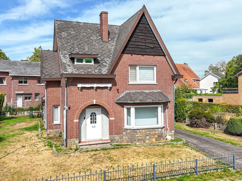Huis te koop in Kerkstraat 10,
                    3530 Helchteren