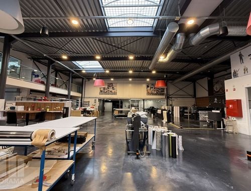                                         Bâtiment d’entreprise à louer à Sint-Pieters-Leeuw, € 13.300
