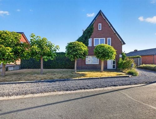                                        Maison à vendre à Neeroeteren, € 385.000
