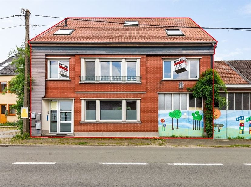 Openhuizendag op zaterdag 13 juni van 09u30 - 10u30.<br />
In een groene en rustige omgeving bevindt zich deze aantrekkelijke opbrengsteigendom met tw