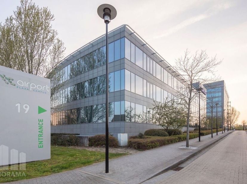 Bureaux de qualité de 707 m² à louer. D'autres surfaces sont également disponibles, allant de 420&amp;nbsp;m² tot 2.187 m². Les bureaux font partie d'Airp