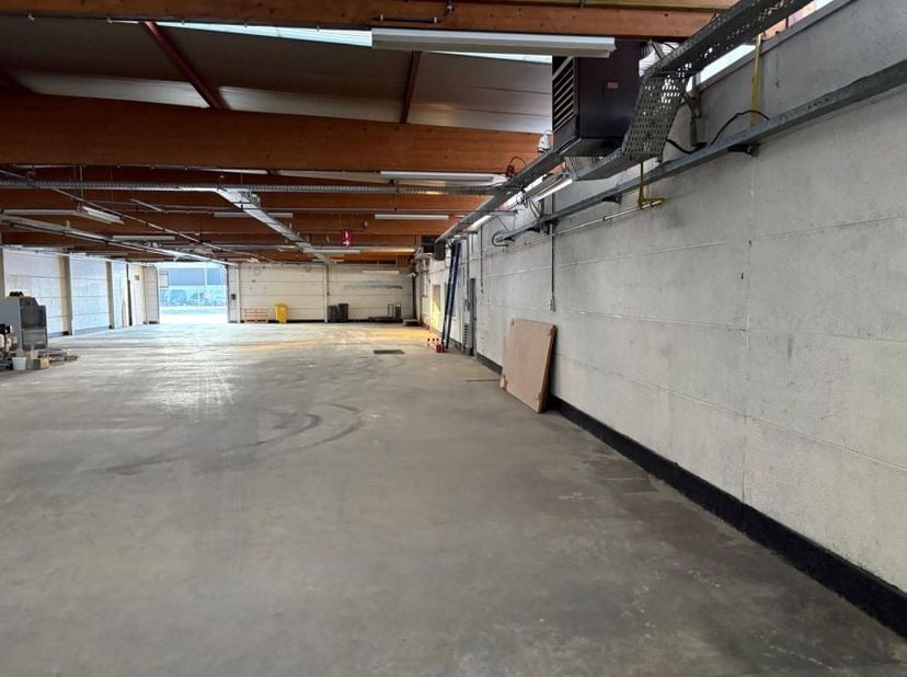 Bien professionnel à louer à Industriepark B 22,
                    2220 Heist-op-den-Berg