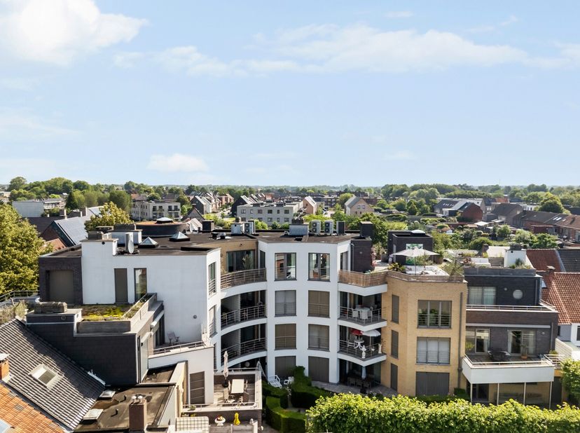 Deze luminieuze penthouse is de absolute top voor wie op zoek is naar een appartement in de Kempen op centrumlocatie, voorzien van alle comfort. U kom
