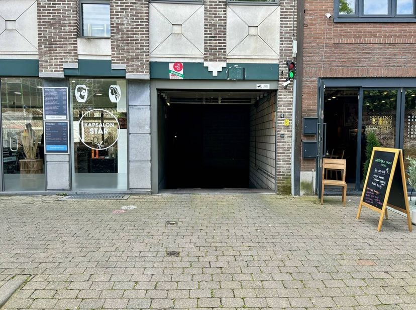 Vous recherchez un endroit sûr et pratique pour garer votre voiture dans le centre animé de Hasselt ? Alors ce parking souterrain de la Badderijstraat