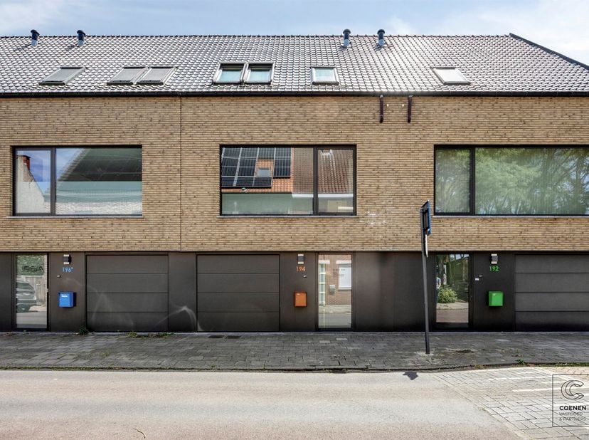 MAISON MODERNE À BRASSCHAAT, AVEC UN AGENCEMENT ET UNE LUMIÈRE OPTIMAUX<br />
<br />
Cette élégante maison située à Brasschaat offre un équilibre pa