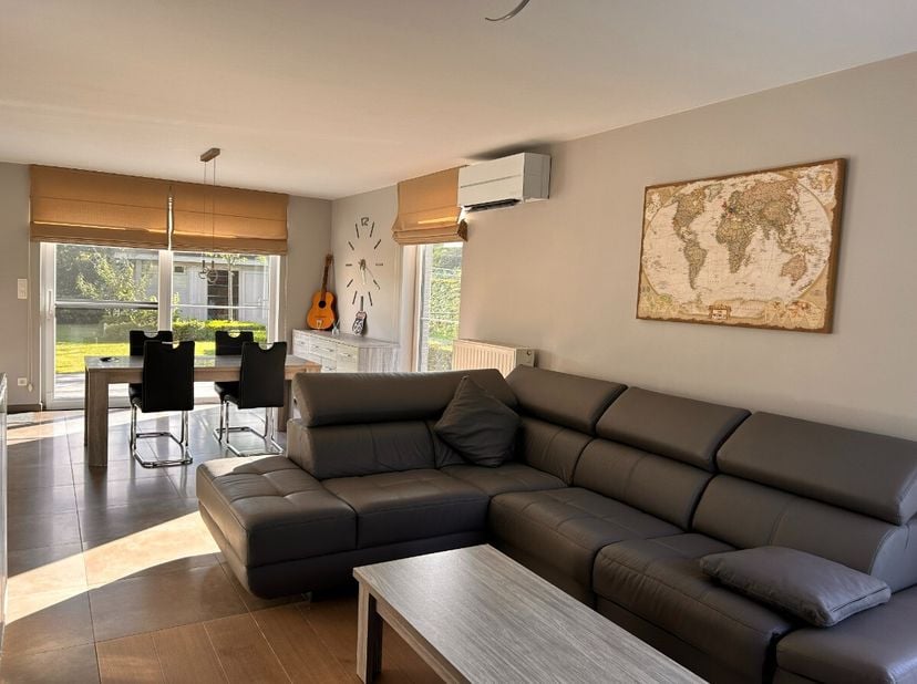 Mooie afgewerkte HOB met 3 slaapkamers en afgewerkte tuin in Houthalen-Helchteren.Voor meer info ga naar https://www.era.be/nl/te-huur/houthalen-helch