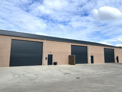                                         Entrepôt sans bureau à louer à Diksmuide, € 820
