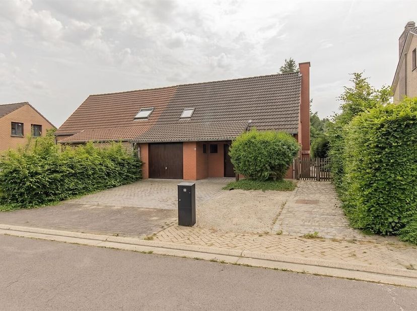Charmante halfopen woning met 3 SLP in Ternat ! <br />
In de Neerveldlaan 80 te Ternat bevindt zich deze charmante en instapklare woning in houtstruct