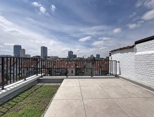                                         Penthouse à louer à Etterbeek, € 1.490
