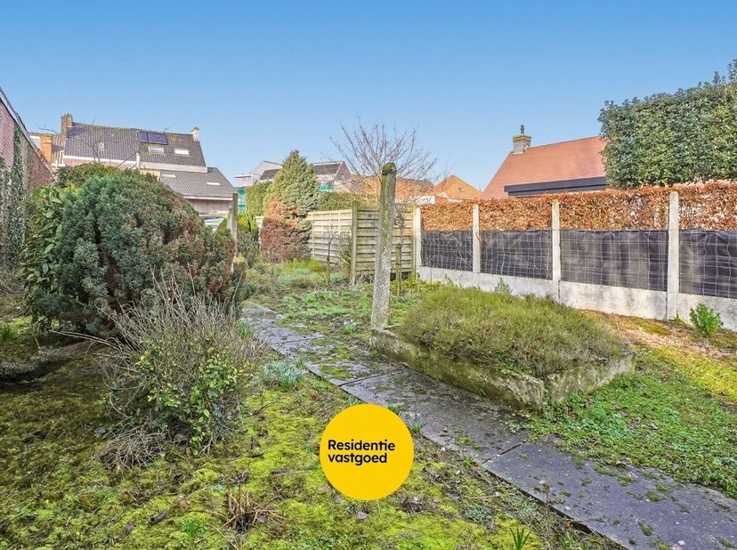 Renovatiewoning met 5 slaapkamers en zonnige tuin in het centrum van Woumen (Diksmuide)<br />
Bent u op zoek naar een ruime woning met tal van mogelij