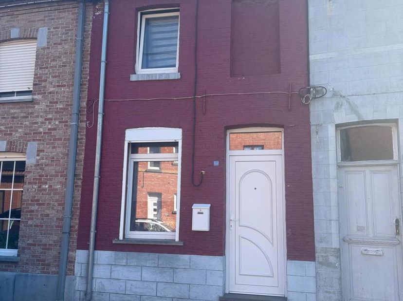 Située dans un environnement agréable, cette maison de ville 2 façades offre tout le confort nécessaire pour une famille ou un premier achat.<br />
Co