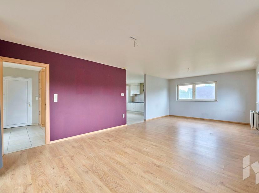 Riant, lichtrijk appartement (139 m²) met 2 slaapkamers , terras en garage.<br />
Dit ruime appartement is gelegen op de eerste verdieping van het geb