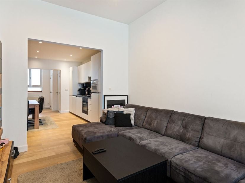 Modern, GLV appartement met 1 slpk en terras<br />
Ligging:<br />
Dit appartement is gelegen op de gelijkvloerse verdieping van een kleinschalig gebou