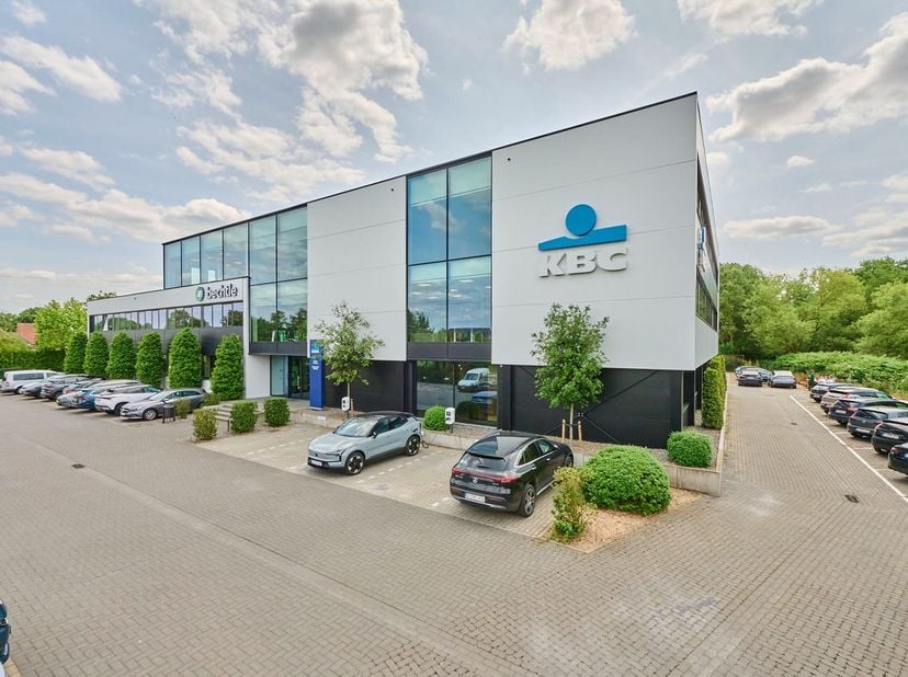 Bien professionnel à louer
                    à 3900 Neerpelt