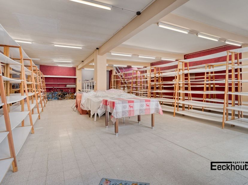 Bien professionnel à vendre
                    à 8400 Oostende