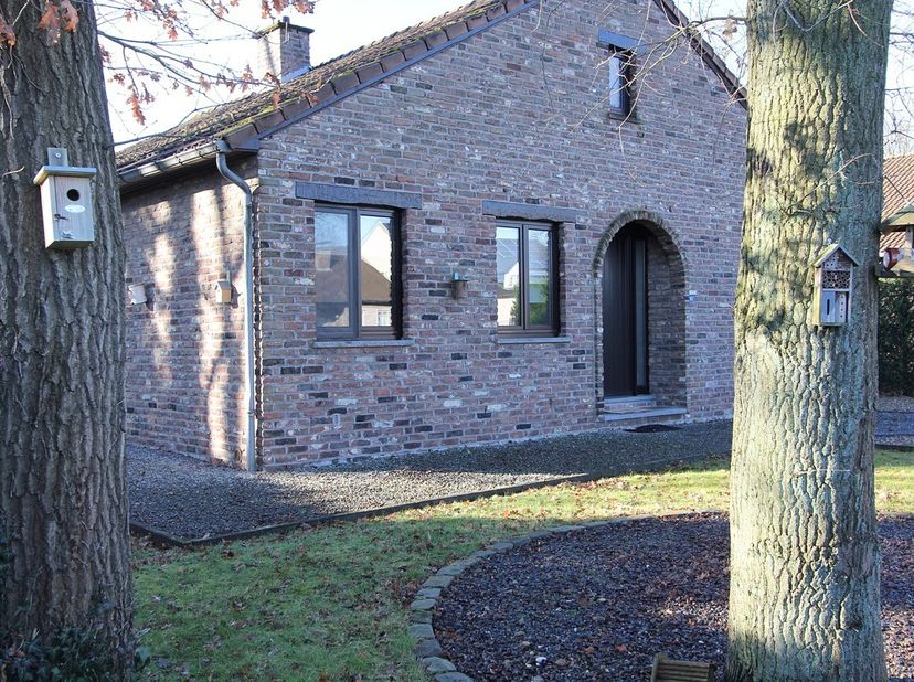 Indeling :&amp;nbsp;<br />
Inkomhal - nachthal<br />
Twee ruime slaapkamers<br />
Woonkamer met veel lichtinval en schuifraam naar terras. Aansluitend de