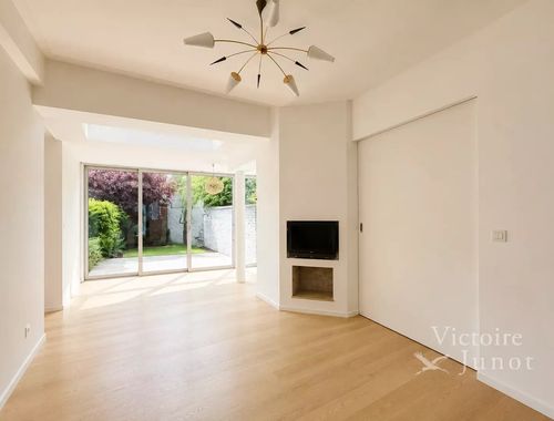                                         Maison de ville à louer à Uccle, € 3.700
