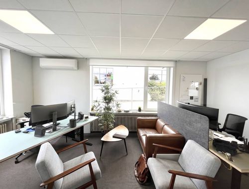                                         Bureaux à louer à Melle, € 420
