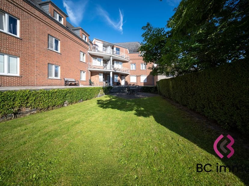 Vernieuwd dakappartement met 2 slaapkamers en 2 terrassen in het centrum van Maasmechelen<br />
Op een uitstekende ligging in het centrum van Maasmech