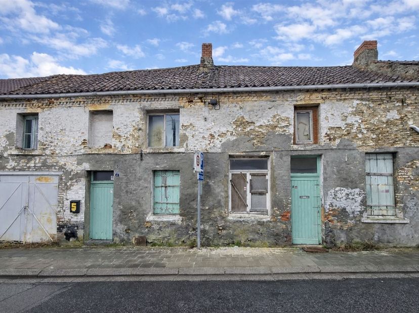 Ref:7695 - Rue de la Paix, 5 - 7321 BLATON<br />
Vous recherchez une maison à restaurer ! Ce bien avec GARAGE est fait pour vous. NONANTE- SEPT mètres