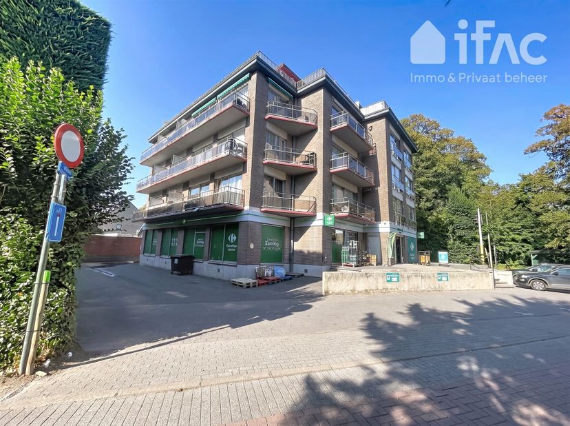 Joli studio récemment rénové et loué, bénéficiant d’une excellente situation centrale à Tervuren. Le studio est situé au 3e étage de la Résidence Gree