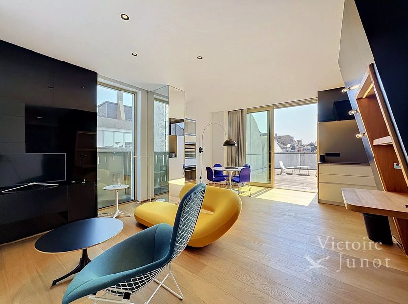 Gepresenteerd door Mike Doolaeghe - Tel.: +32 471 65 85 85 - E-mail: mike.doolaeghe@victoire.be<br />
Victoire Junot biedt deze mooie gemeubileerde st