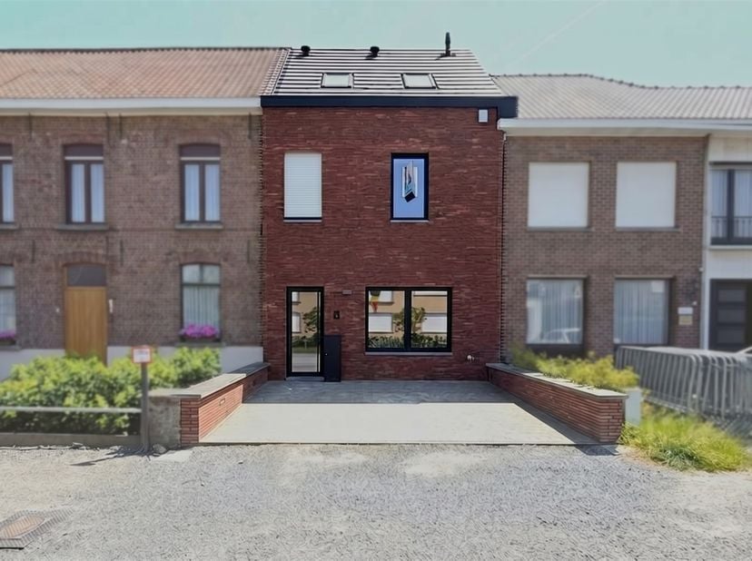 VRIJ 15 AUGUSTUS | PRACHTIGE ENERGIEZUINIGE GEZINSWONING MET ZONGERICHTE TUIN EN 5 SLAAPKAMERS<br />
In hartje Bellem vinden we deze nieuwe en instap