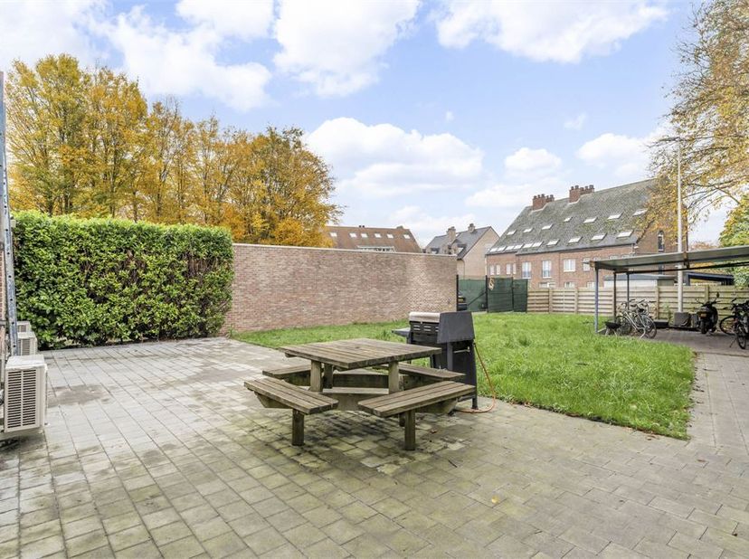 Volledig gerenoveerde(2021) opbrengsteigendom -Gelegen te Lanaken vlakbij de grens van Maastricht-14 appartementen -A en B label EPC -Huuropbrengst va