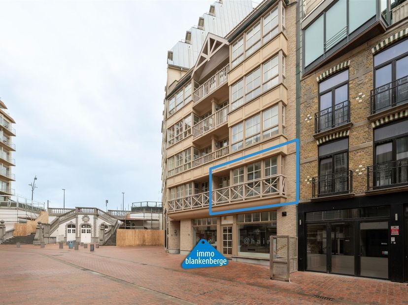 Ontdek dit charmante en lichtrijke éénslaapkamerappartement, ideaal gelegen in Blankenberge, vlakbij het strand en de historische trap, aan de achterz