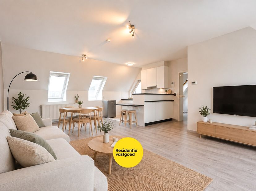In het centrum van Veurne bevindt zich dit aangename instapklare dakappartement van 61 m², perfect voor wie comfortabel en centraal wil wonen. De vele