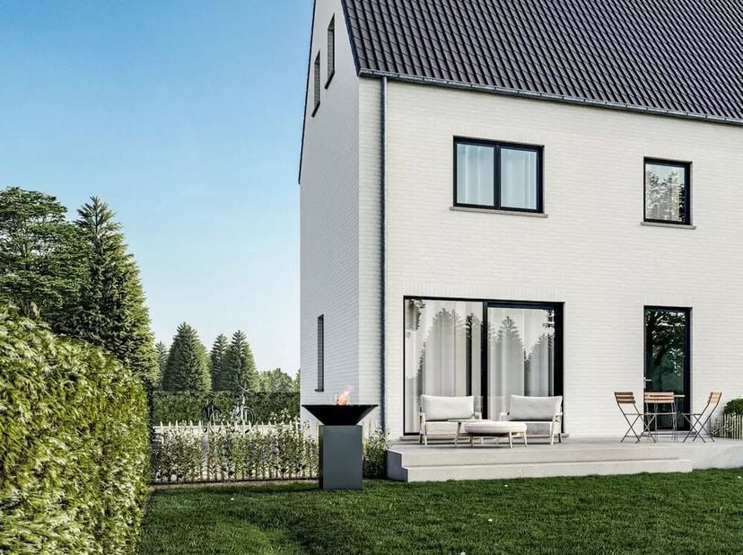 Deze bouwgrond voor halfopen bebouwing is rustig gelegen aan de Kleistraat 7 in Beverst, deelgemeente van Bilzen.<br />
Het perceel heeft een oppervla
