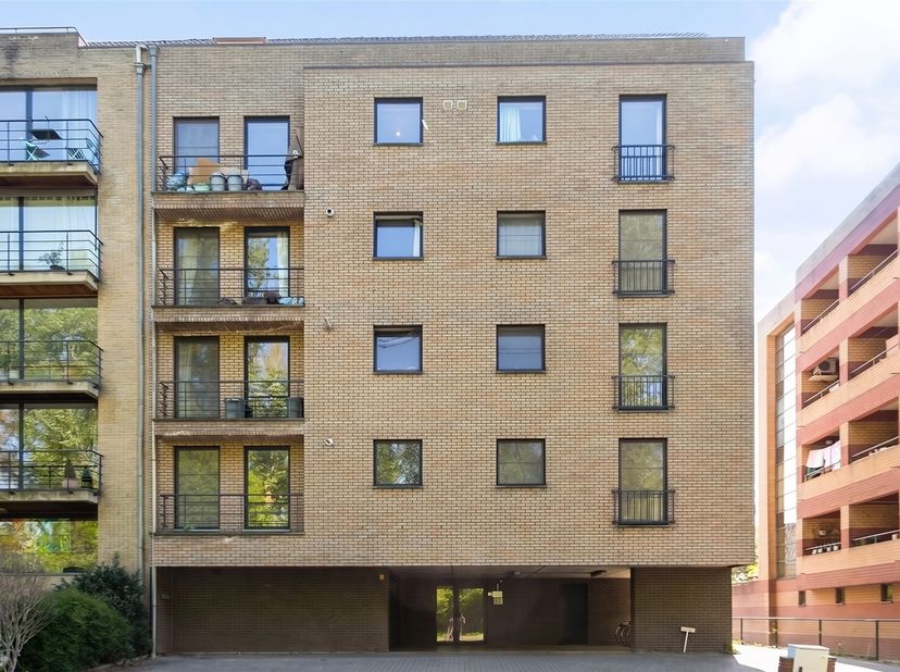 Vous recherchez un investissement immobilier qui conserve sa valeur ou un appartement prêt à emménager pour votre usage personnel ? Alors cet agréable
