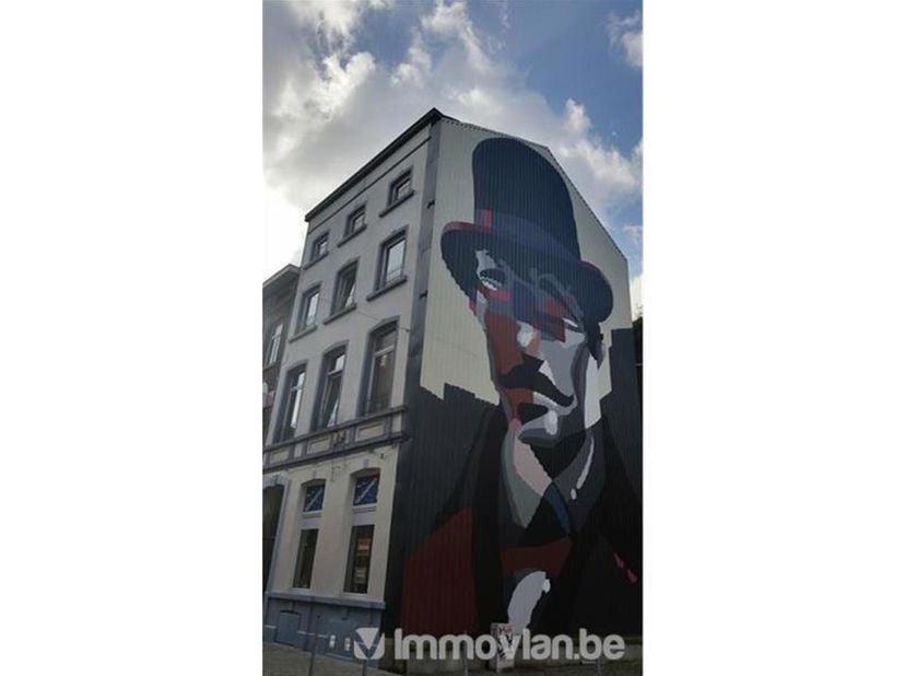 Charleroi : à louer proche de toutes commodités (gare, magasins) et du centre commercial Rive Gauche studio situé au 1er étage et comprenant une pièce