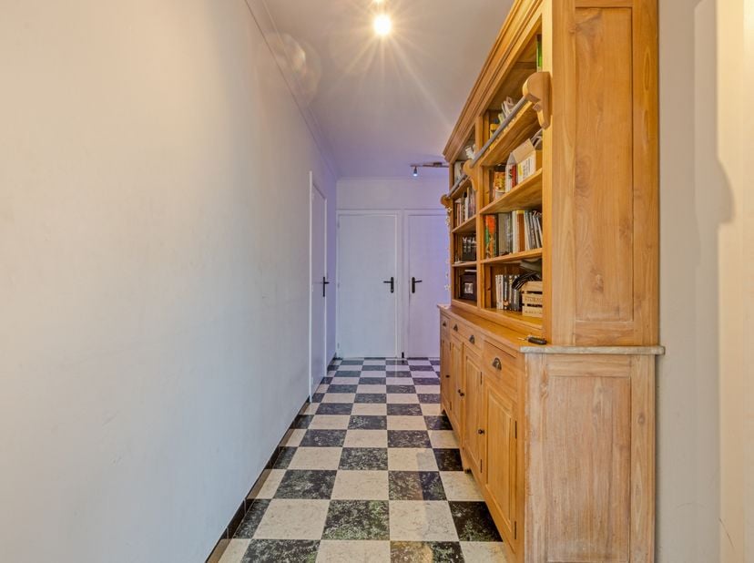 Bent u op zoek naar een ruime open bebouwing met&amp;nbsp;tal van mogelijkheden en een prachtig groen zicht? Dan is deze villa in Diksmuide beslist een be