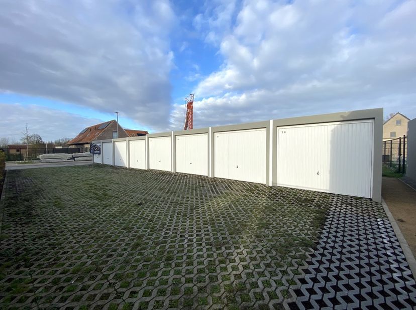 Garage à louer
                    à 8501 Heule