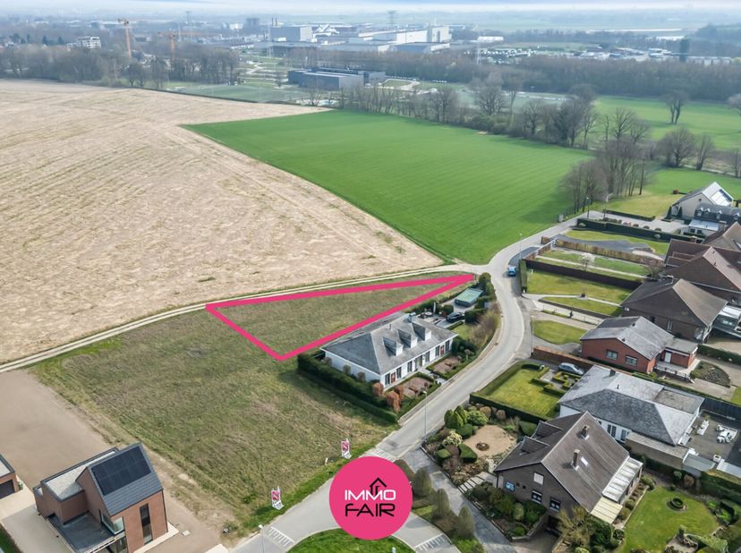 Open bebouwing met panoramisch zicht midden in de velden<br />
Dit royaal perceel voor open bebouwing bevindt zich aan het einde van een doodlopende s