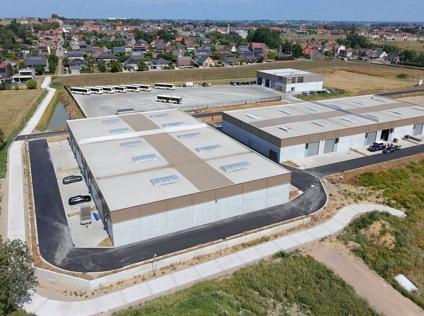De KMO-units zijn gelegen in het bedrijvenpark THEA in de Careelstraat 2 te Tielt. De KMO-units zijn vlot bereikbaar en op het terrein is er voldoende
